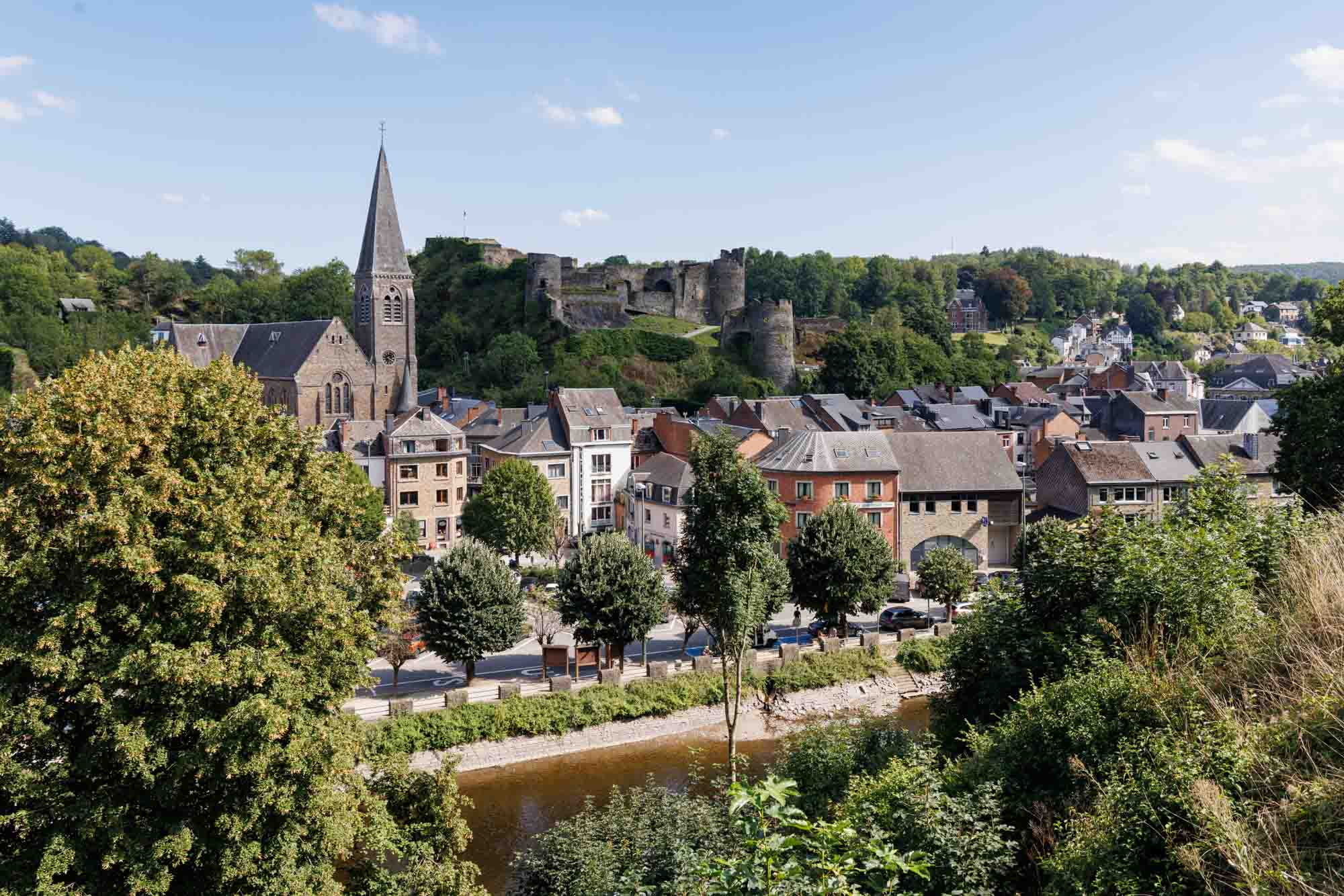 Vue sur La Roche-en-Ardenne et son château