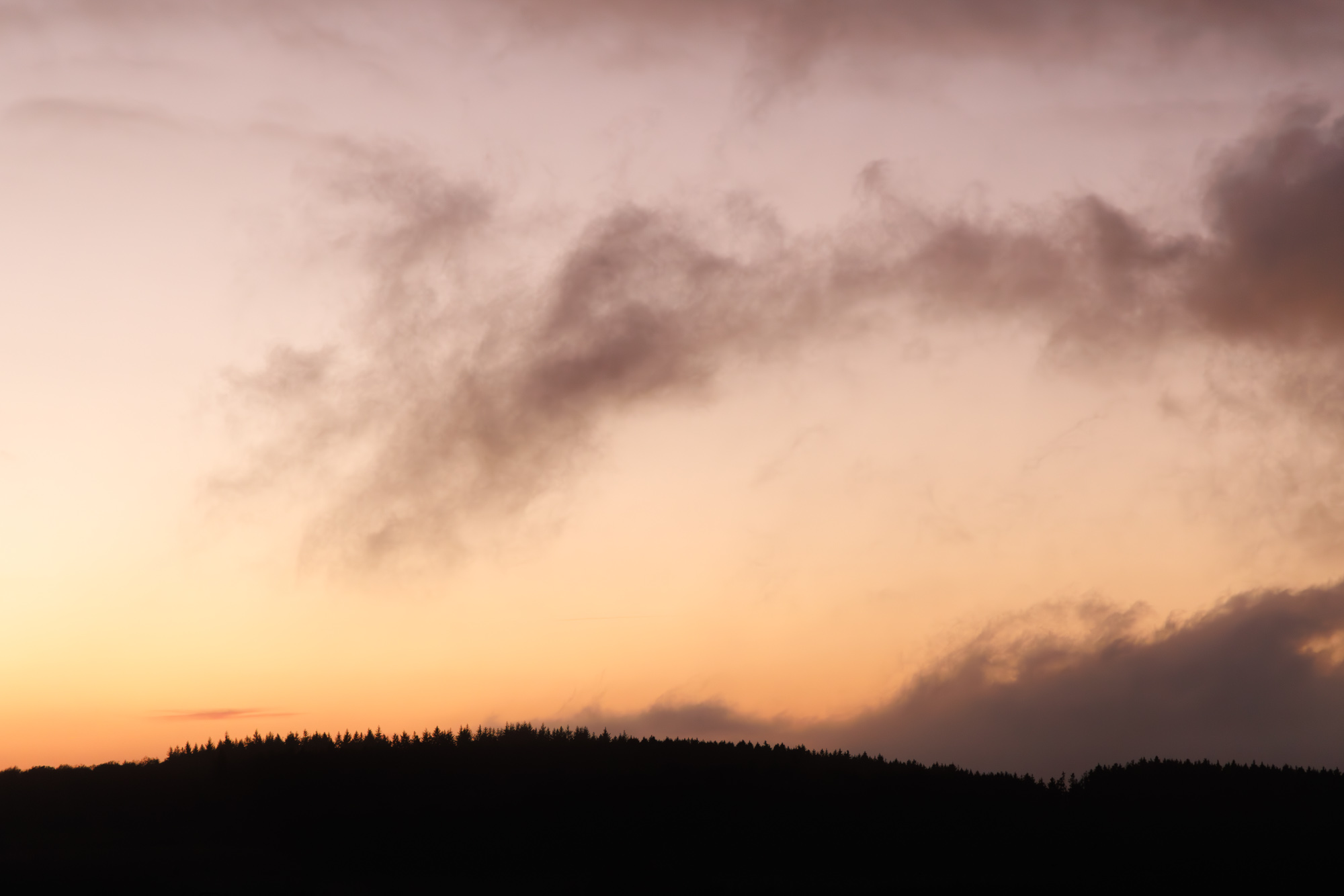 Coucher de soleil automnal dans les campagnes entre Marche-en-Famenne et La Roche-en-Ardenne