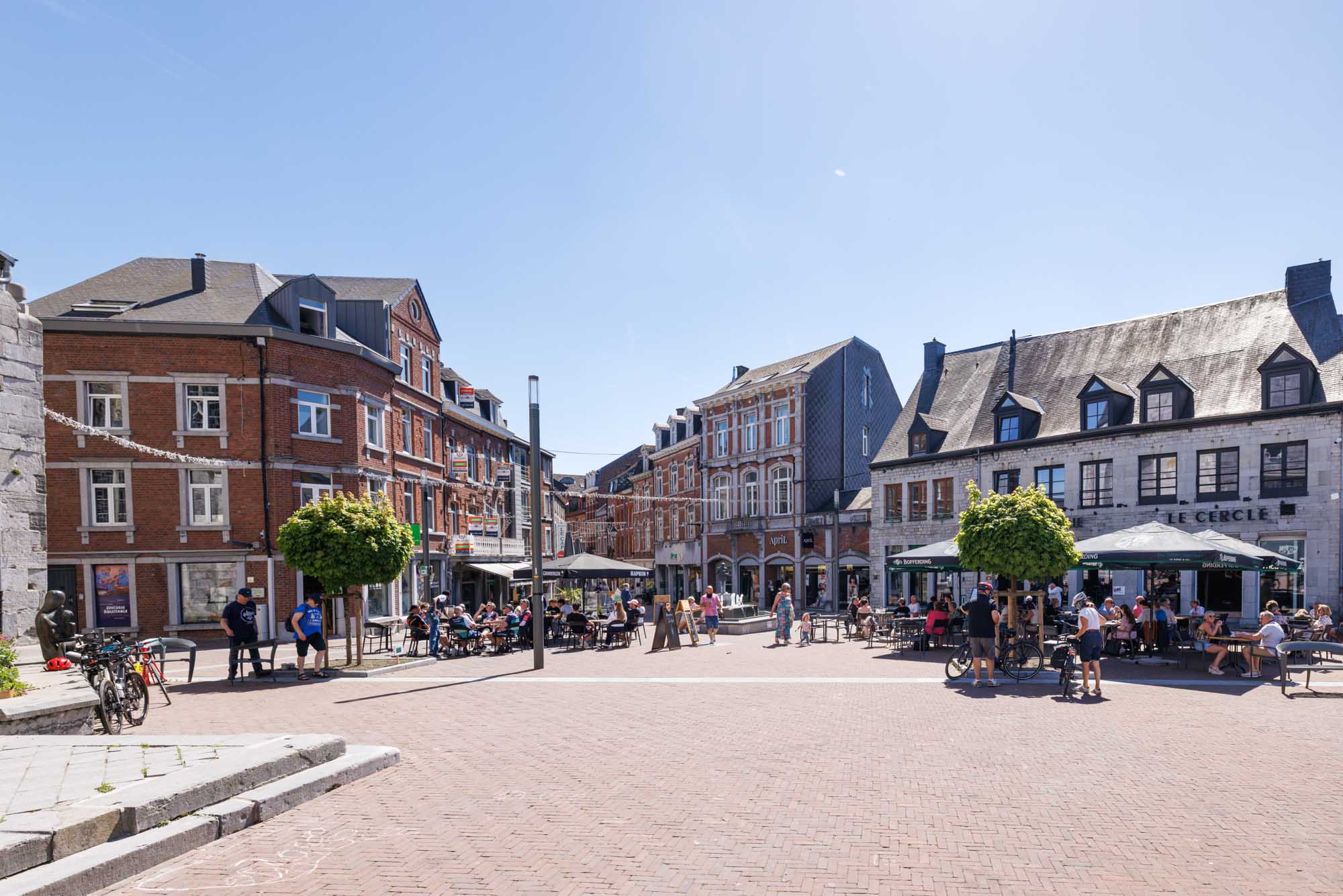 Koning Albertplein in Marche-en-Famenne in de lente