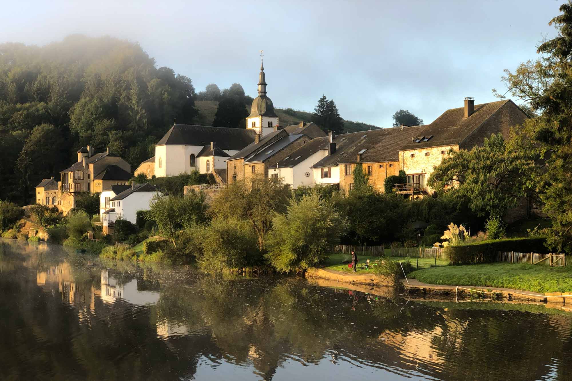 Het dorp Chassepierre aan de oevers van de Semois