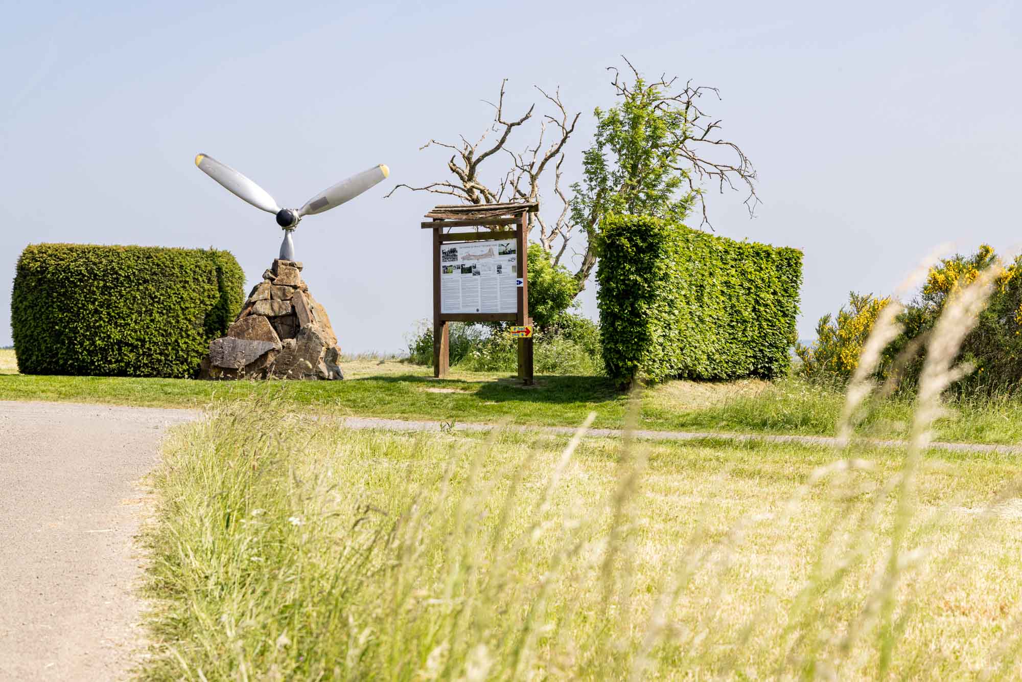 Monument commémoratif de la Second Guerre Mondiale sur les hauteurs de Bérismenil